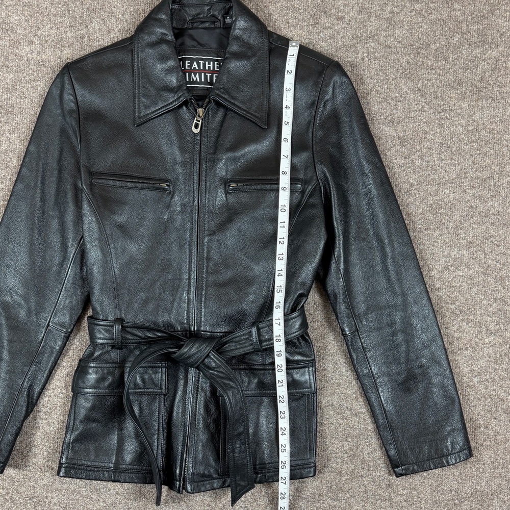 Black belted jacket - Picture 9 of 10
